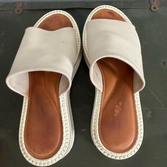 Robert Clergerie Women’s Euro 38 tan & beige leather comfort designer slides - Picture 6 of 12